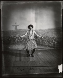 Fanny Brice in the stage production Ziegfeld Follies of 1924. Photo from the New York Public Library Digital Collections. 